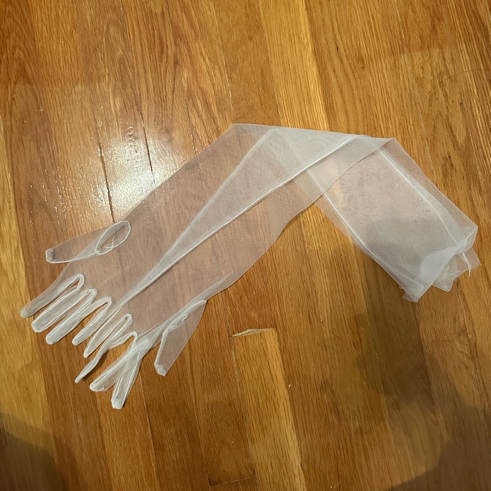Mesh wedding gloves